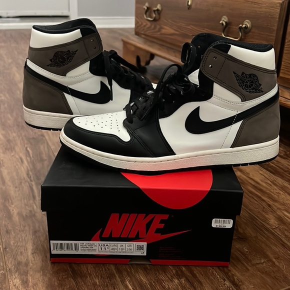 Air Jordan 1 Retro High OG Dark Mocha-black - Picture 1 of 4